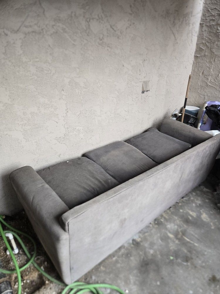 Free Couch Must Pick Up