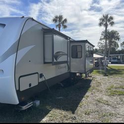 2019  Keystone Cougar 30 Foot 