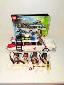 LEGO Ghostbusters Ecto-1 car with 4 minifigures
