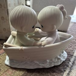 👼Precious Moments Friends Never Drift Apart🚣 - NEW in Box