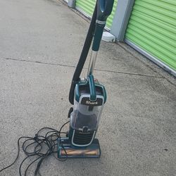 Shark Rotator Vacuum Cleaner - Self-Cleaning Brushroll ZU55