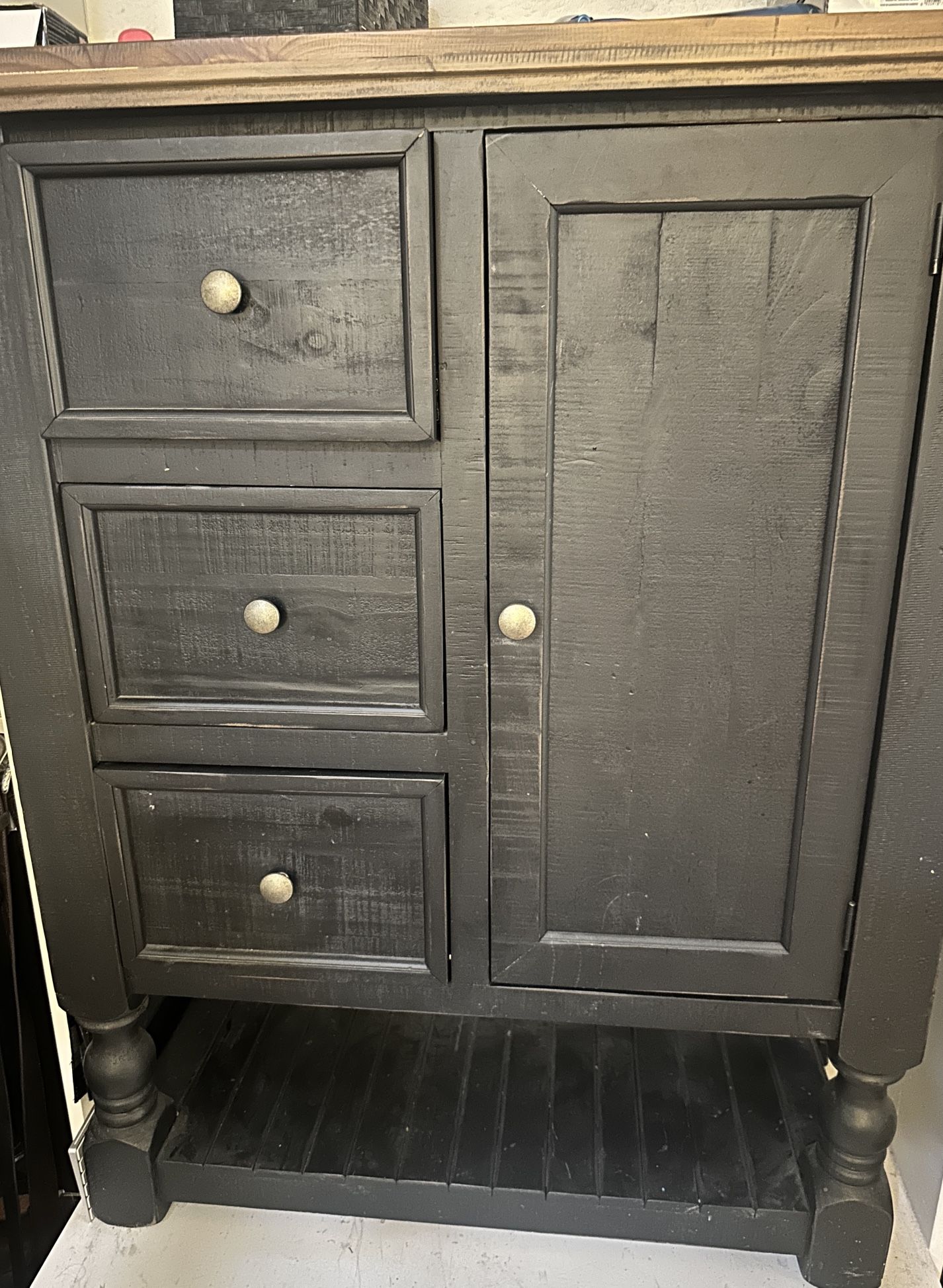 Armoire Chest