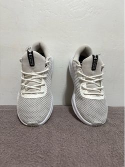 UNDER-ARMOR TENNIS SHOES GOOD CONDITION $20