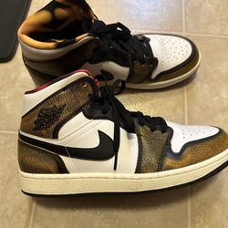 Air Jordan Retro 1 Mid SE ‘Orange Wear Away’