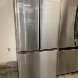 Samsung Refrigerator 32” Wide Counter Depth 25” Depth / 70” Height 