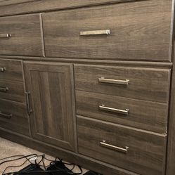 Ashley Juararo 6 Drawer Dresser