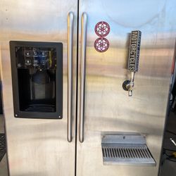 FULL SIZE KEGERATOR REFRIGERATOR FOR GARAGE MAN CAVE 