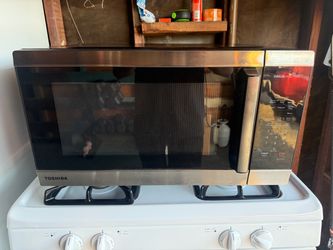 Toshiba Microwave (Like New)