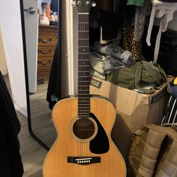 Yamaha Acoustic Guitar 