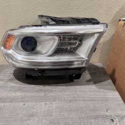 2014 To 2015 DODGE DURANGO RH HEADLIGHT