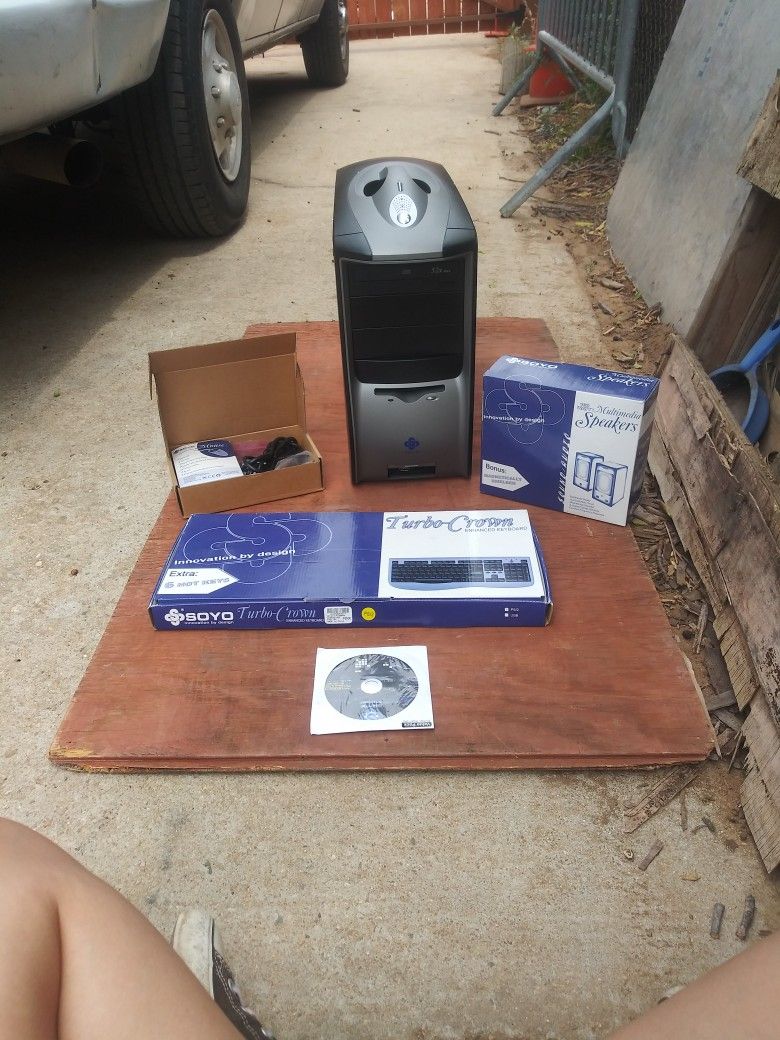 Brand New Soyo Computer With Soyo Accessories