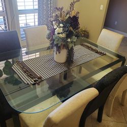 Dining Room Table W/8 Chairs PRICE IS NEGOTIABLE 