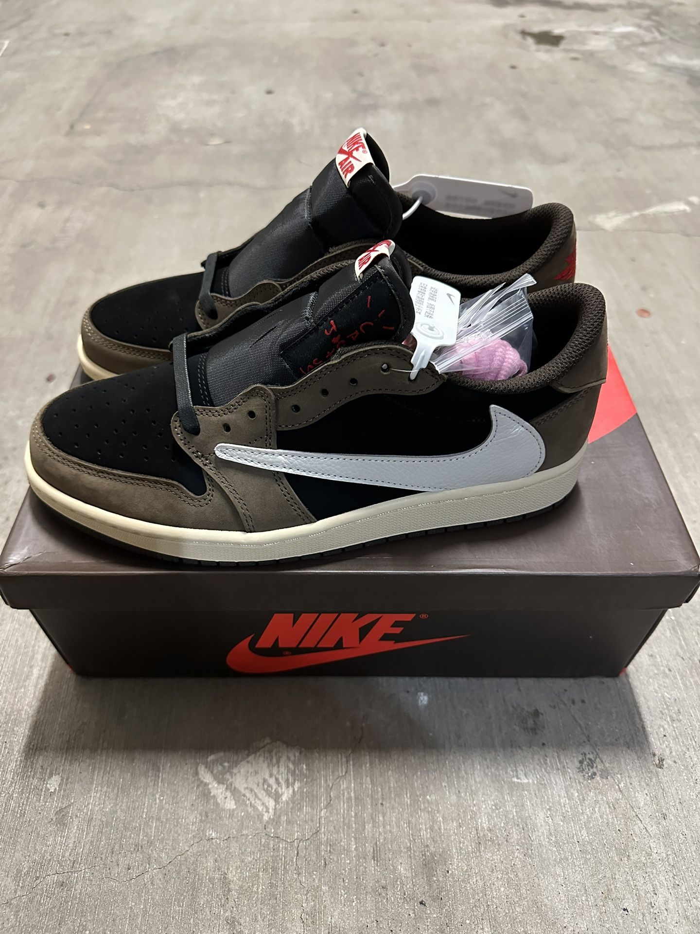 Travis Scott x Air Jordan 1 Low Mochas