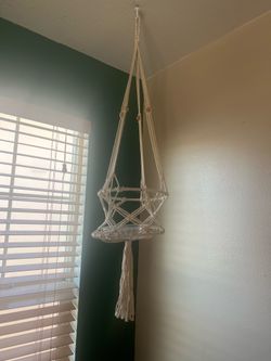 Macrame plant hanger