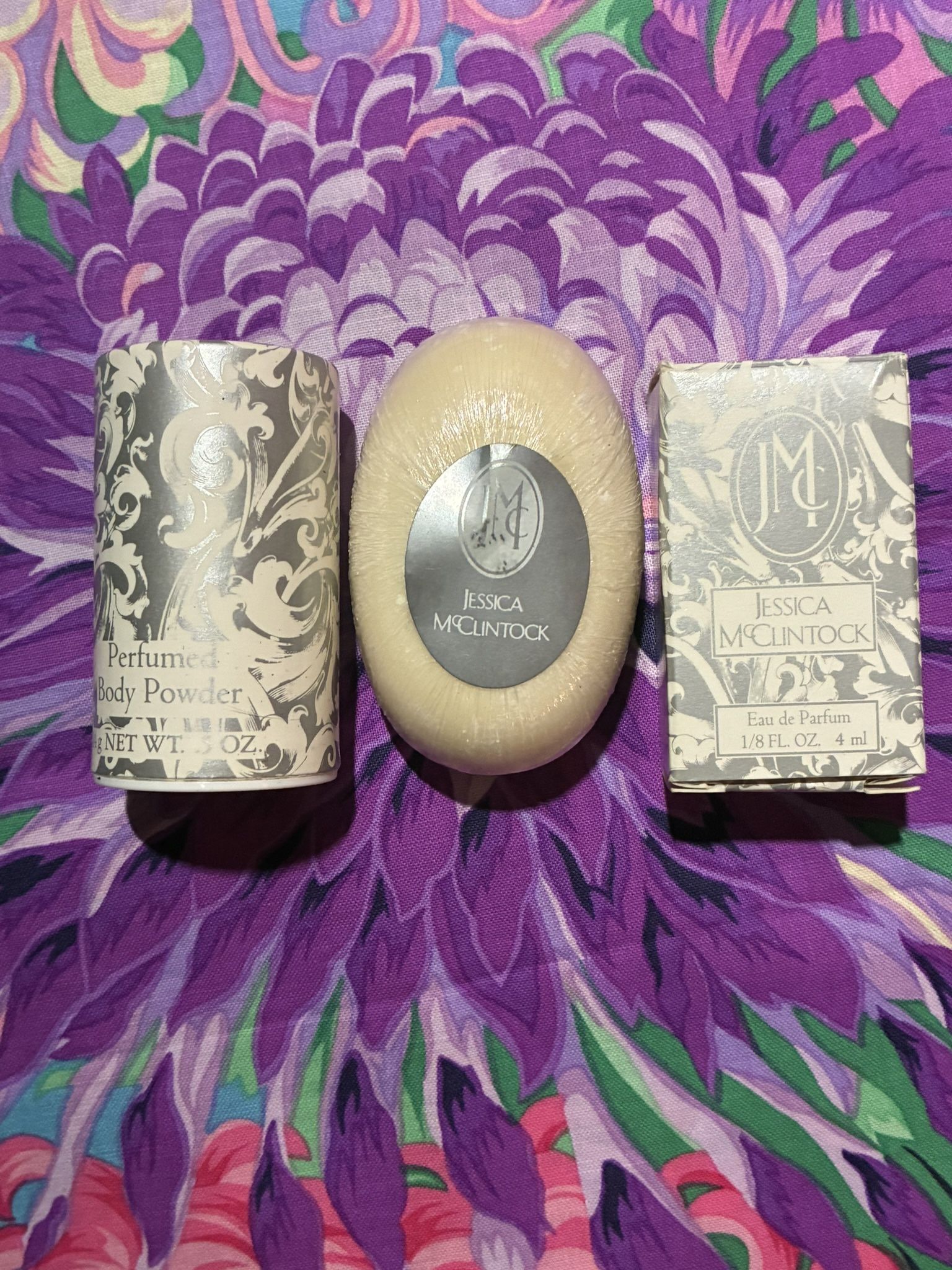 Jessica McClintock Gift Set: Esau De Perfume, Powder, Soap