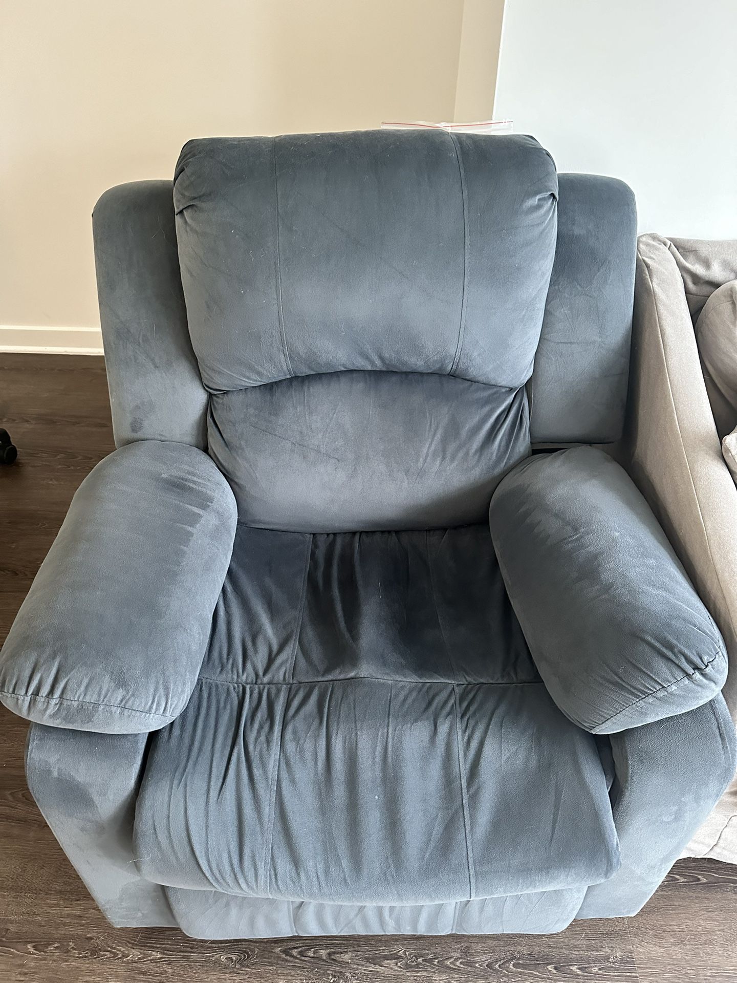 Recliner COUCH FOR FREE ONLY PICKUP 