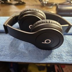 Beats by Dr Dre "Not Wireless" Comes With Wire
