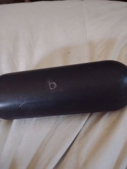 Beats pill black