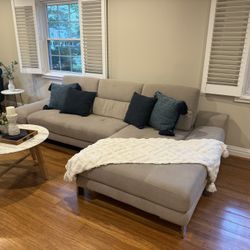 (like New) Sofa With Back That Can Be Pushed Back