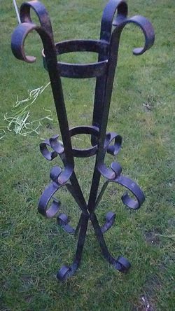 Heavy duty metal plant stand black