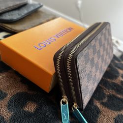 Louis Vuitton Authentic Louis Vuitton Double Zipper Monogram Wallets