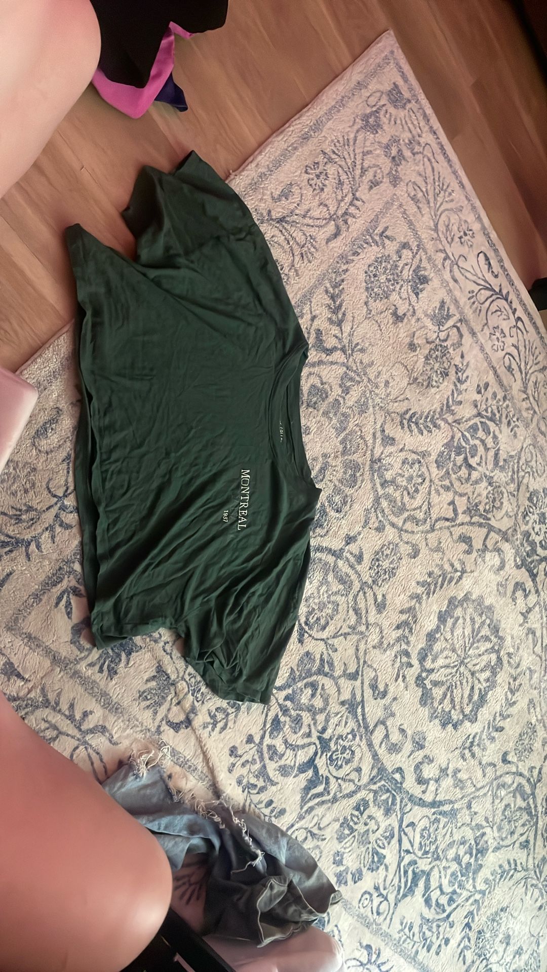 Holister Cropped T Shirt Size XL