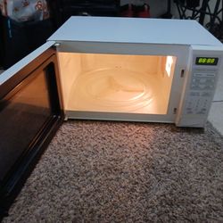 Spotless clean sharp microwave