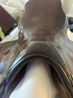 Gorgeous Custom Made English Horse  Dressage Saddle Beautiful Leather Grain Patina