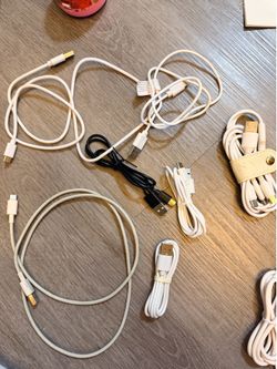 Charging cables USB-C and Micro USB
