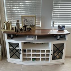 Wine bar cabinet