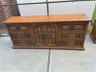 Dresser with matching night stands