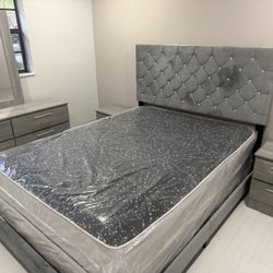 Queen  Bedroom Set With Mattress And  2 Nightstand And Dresser And Mirror . Free Installation All New Furniture And Free Deliveries 