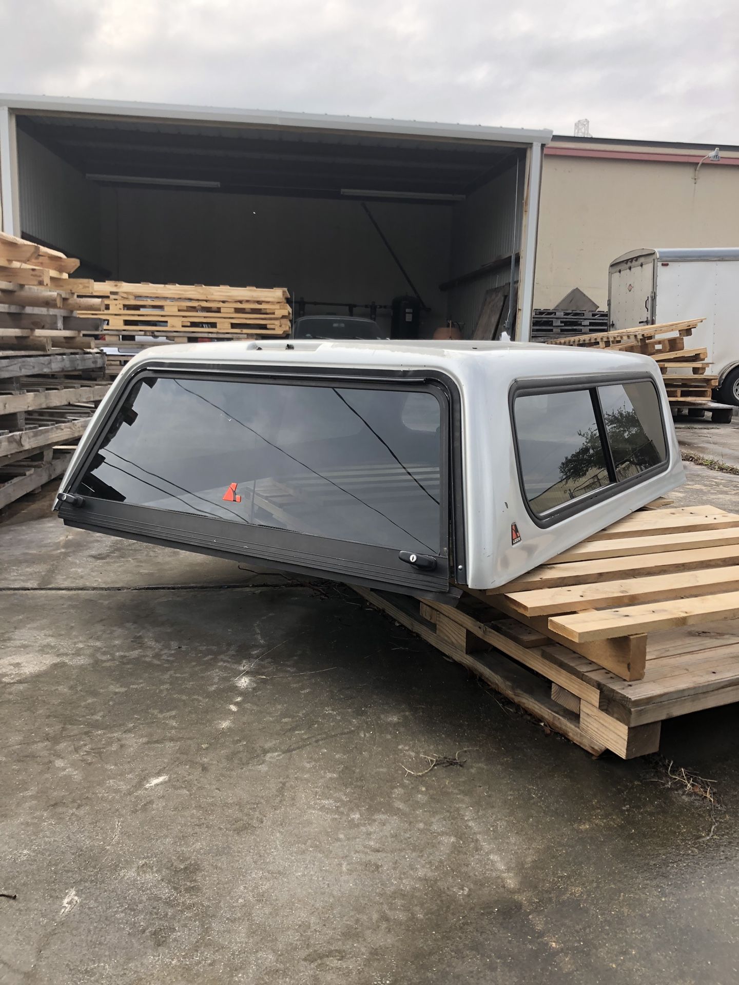 Leer Camper shell for 96-04 Tacoma Xtra Cab / Extended Cab