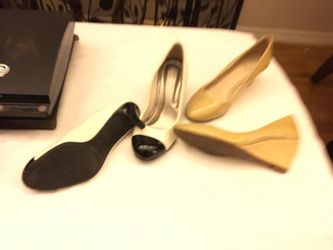 Two pair of comfort high hells 5.5