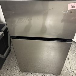 Mini Fridge With Top Freezer. ( New) 