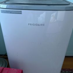 Frigidaire Portable AC fhpc102ab1
