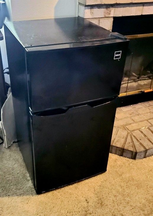 Small Fridge/Freezer