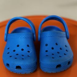 Toddler Crocs (size 5)