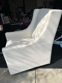 Baby nursing/rocking chair