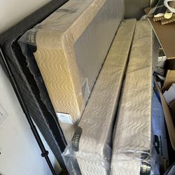 $10 Queen And Twin Box Spring In Lake Arrowhead 