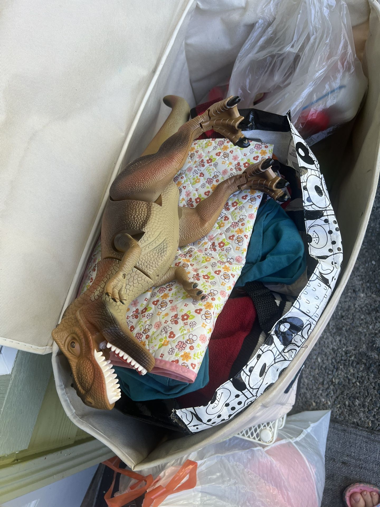 Free Women’s, Kids Clothes 