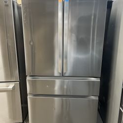 NEW OPEN BOX LG FOUR DOOR STAINLESS STEEL REFRIGERATOR WITH INTERNAL WATER/ICE 