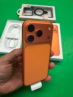 iPhone 17 pro 512gb factory unlocked with new phone case