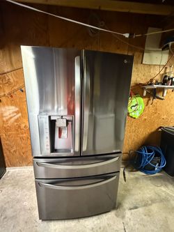LG heavy duty refrigerator great shape