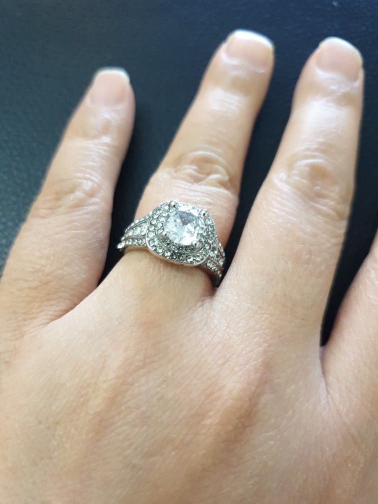 Stumilated Diamonds Halo Gold Plated Ring Size 7.5