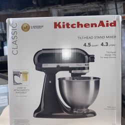 KitchenAid Classic Series 4.5 Quart Tilt-Head Stand Mixer K45SS, Onyx Black 