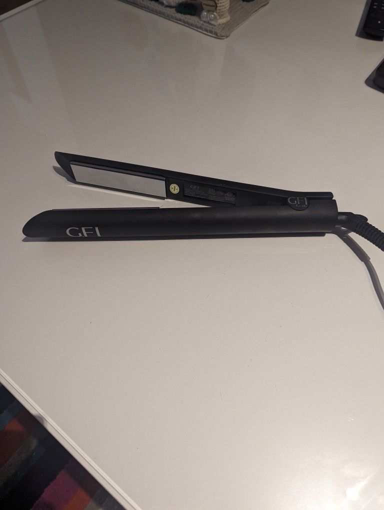 GFI Hair Straightner - Titanium Flat Iron