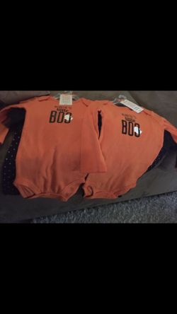 Cute baby girl halloween outfits. Comes with onesie & tutu/tights new with tags 👻 🎃