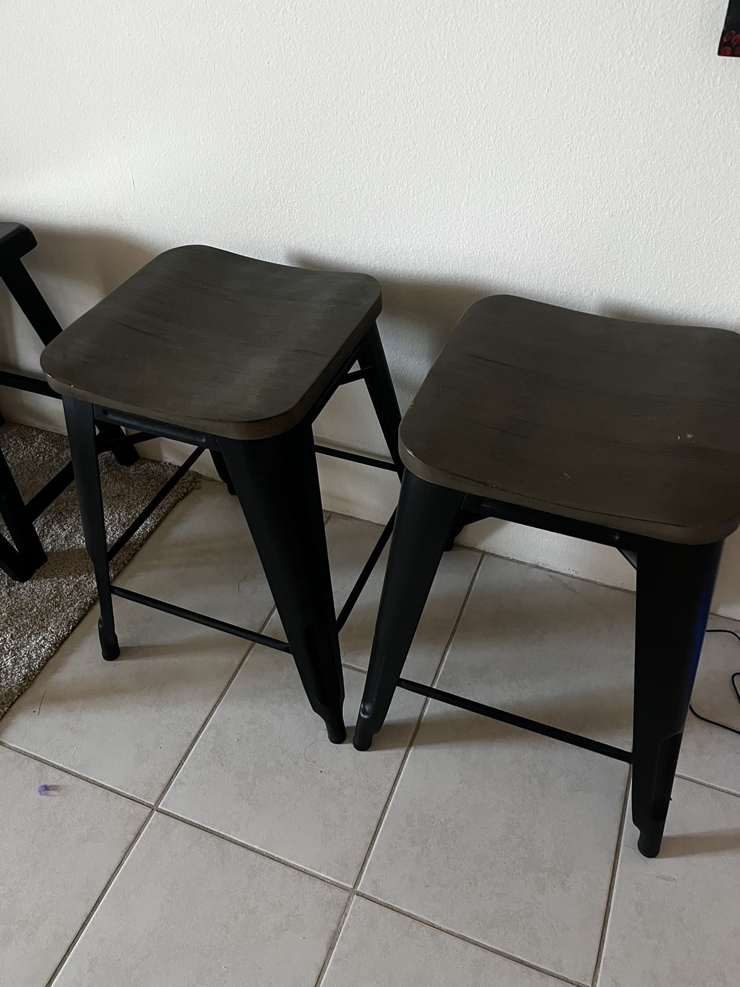 Bar Stools And Storage Drawers 