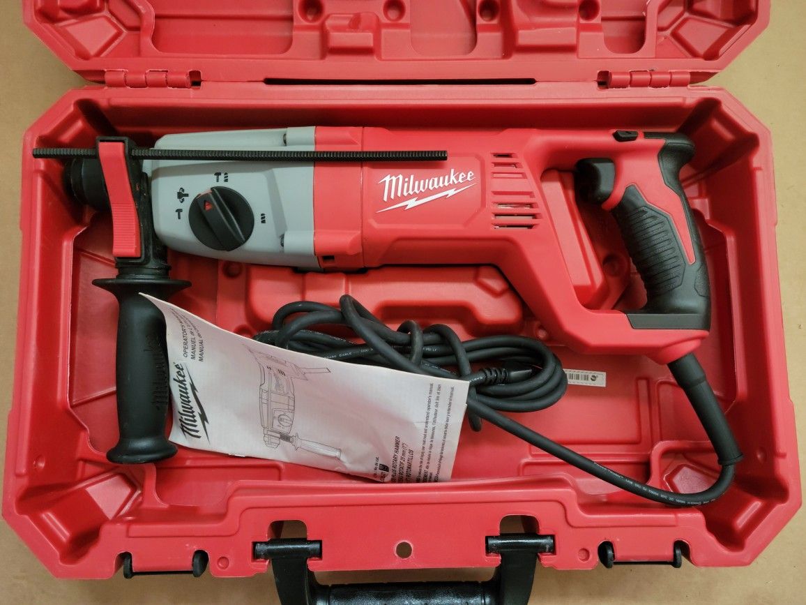 Milwaukee 8 Amp Corded 1 in. SDS D-Handle Rotary Hammer